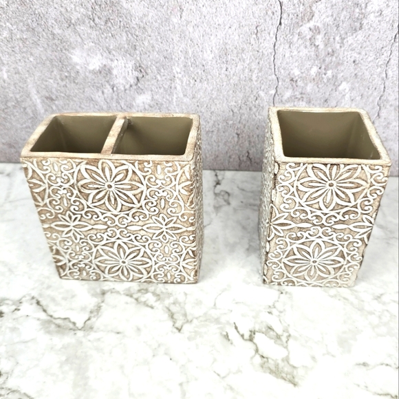 Bathroom Accessories, Toothbrush Holder, and Tumbler - Picture 1 of 12